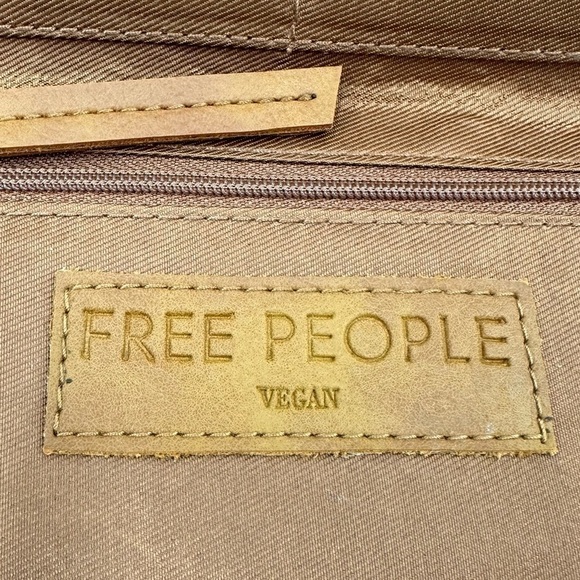 Free People Wallet Vegan Leather Distressed Brown Zip Around Wristlet Clutch NEW - Picture 5 of 11